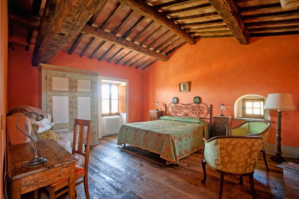 Italy:Tuscany:Siena:ITSI06VillaAllegra_VillaOrcia:bedroom41.jpg