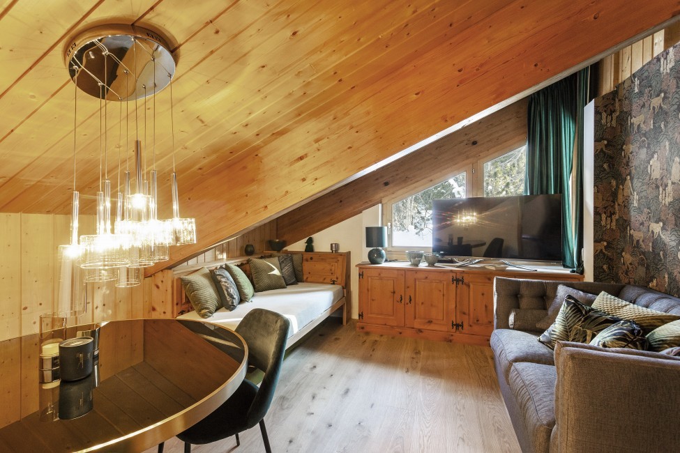 Switzerland:St. Moritz:CasaLeopardo_VillaLeontine:livingroom27.jpg