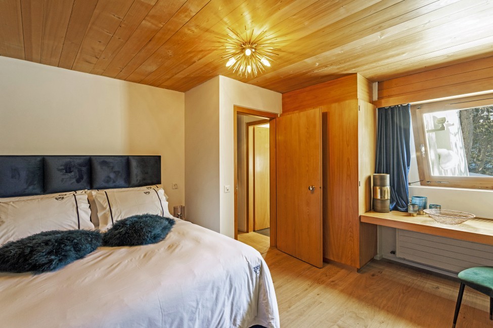 Switzerland:St. Moritz:CasaLeopardo_VillaLeontine:bedroom37.jpg