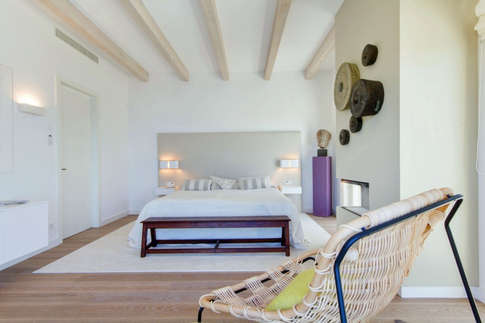 Spain:Mallorca:LuzdeSol_VillaLareina:bedroom16.jpg