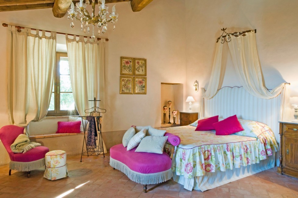 Italy:Tuscany:Siena:ITSI21VillaBata_VillaBetta:bedroom32.jpg