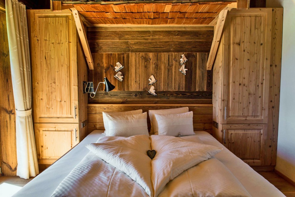 Austria:Zillertal:ChaletHideaway_ChaletJohanna:bedroom1.jpg