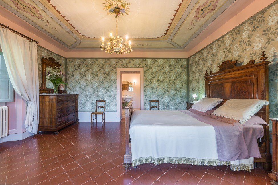 Italy:Tuscany:Arezzo:VillaLaGenziana_VillaGema:bedroom35.jpg