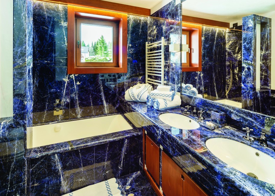 27 - Blue suite bathroom.jpg
