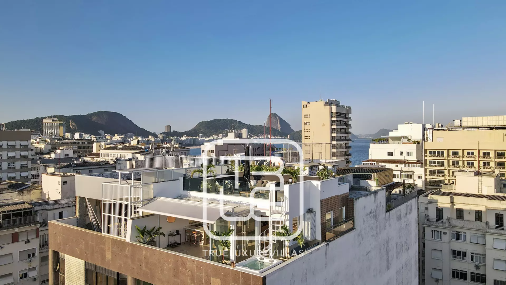 Penthouse Ador