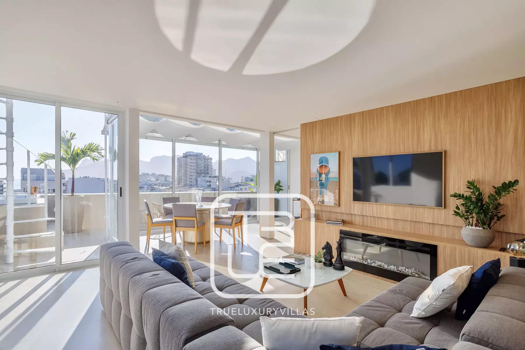 Penthouse Ador