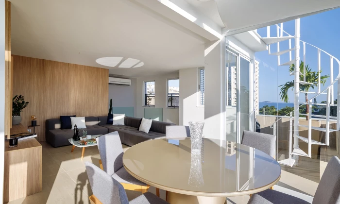 Penthouse Ador