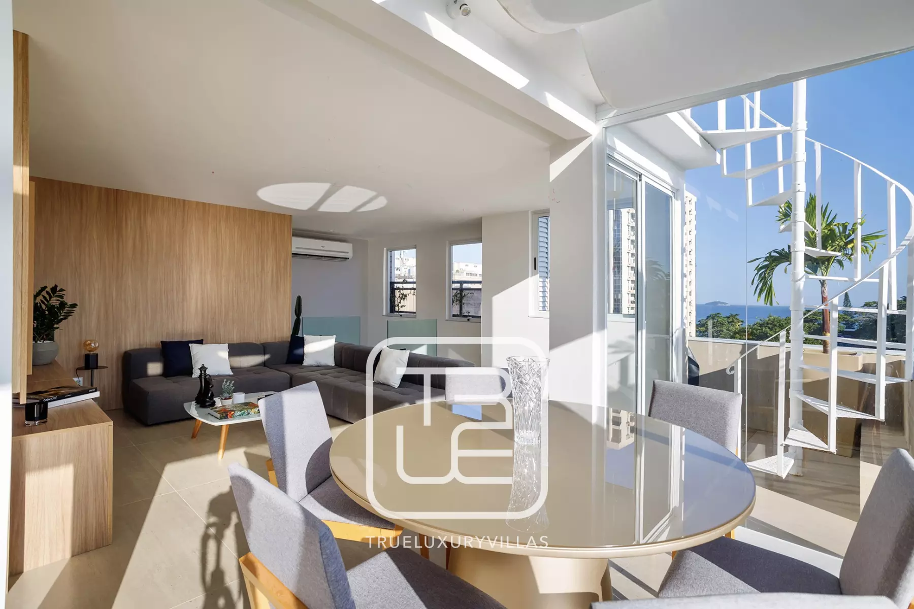 Penthouse Ador