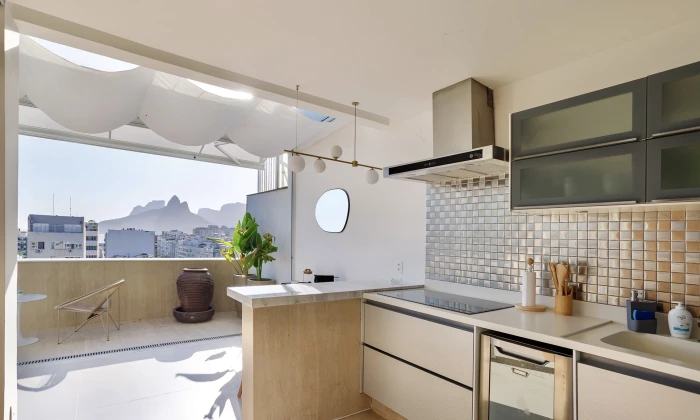 Penthouse Ador