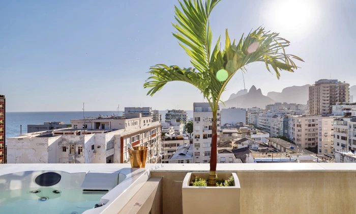 Penthouse Ador