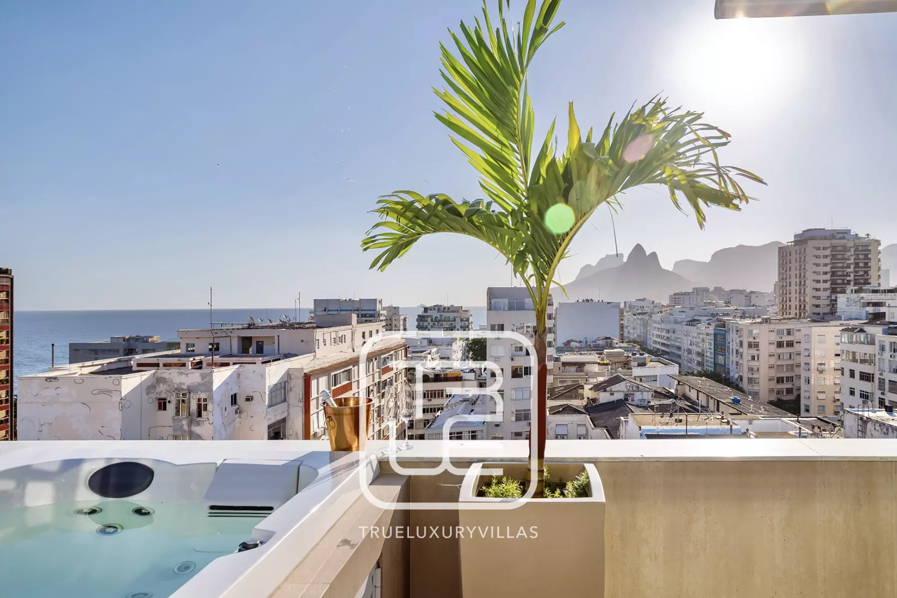 Penthouse Ador