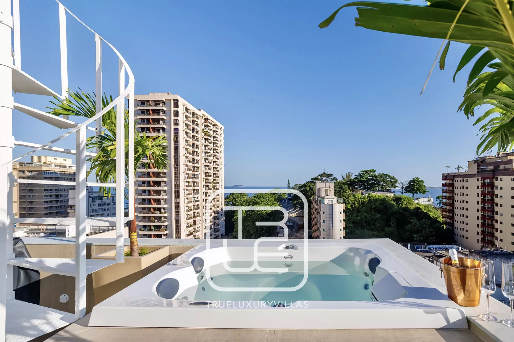Penthouse Ador