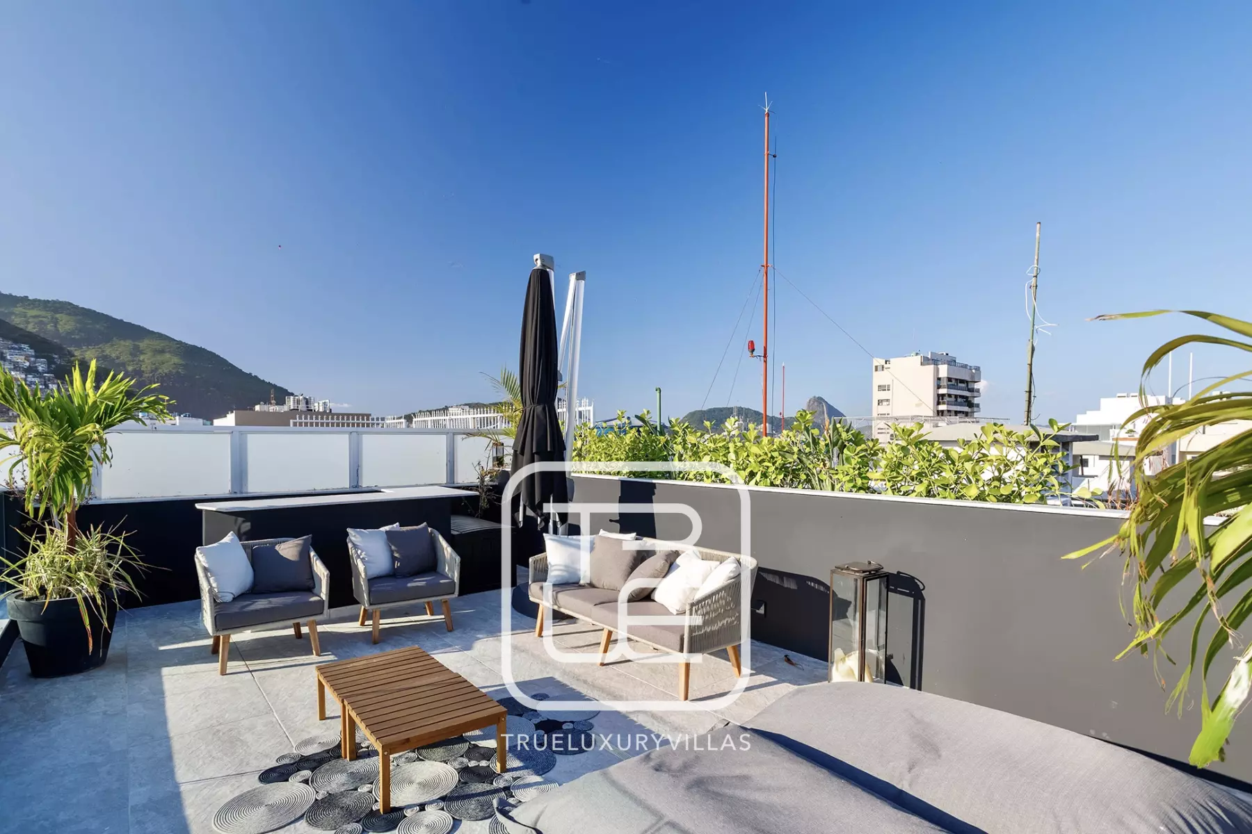 Penthouse Ador