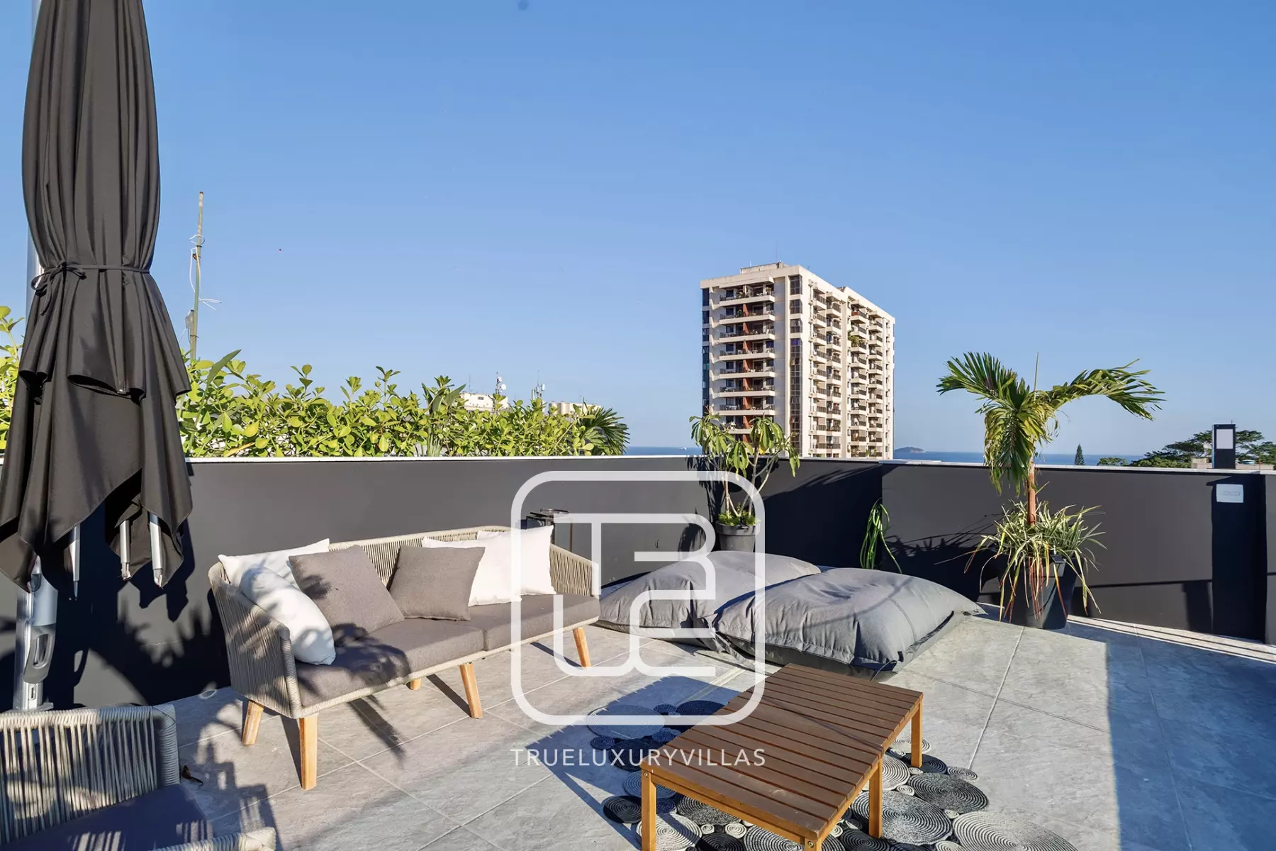 Penthouse Ador