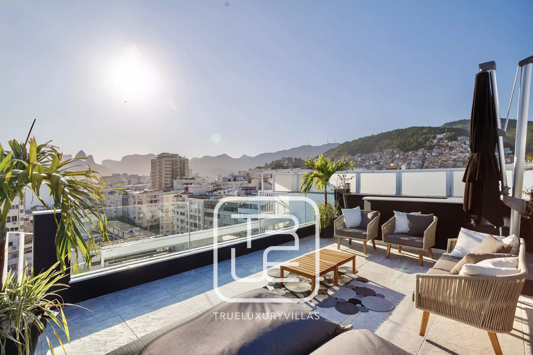 Penthouse Ador