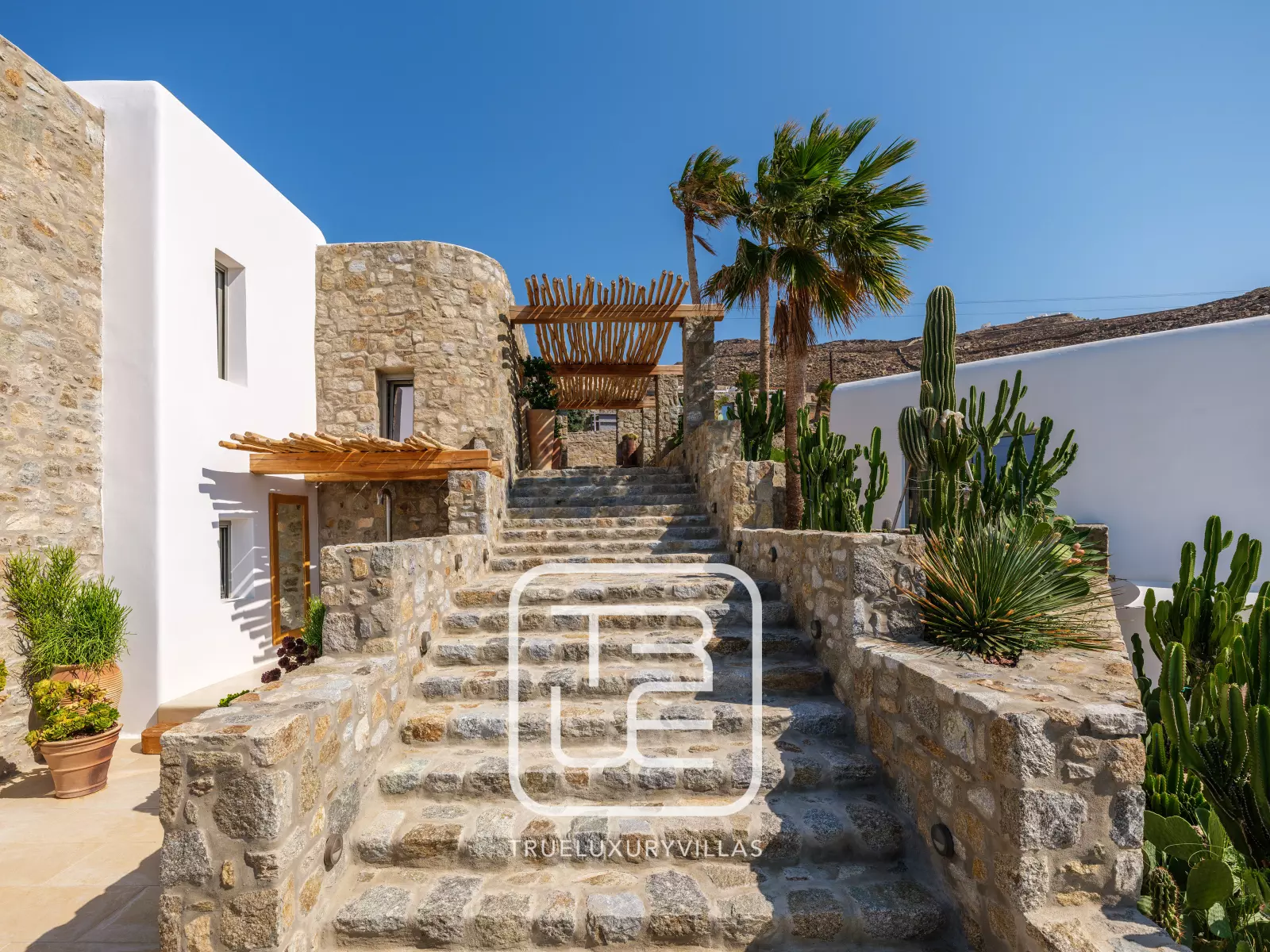 Lukas Estate