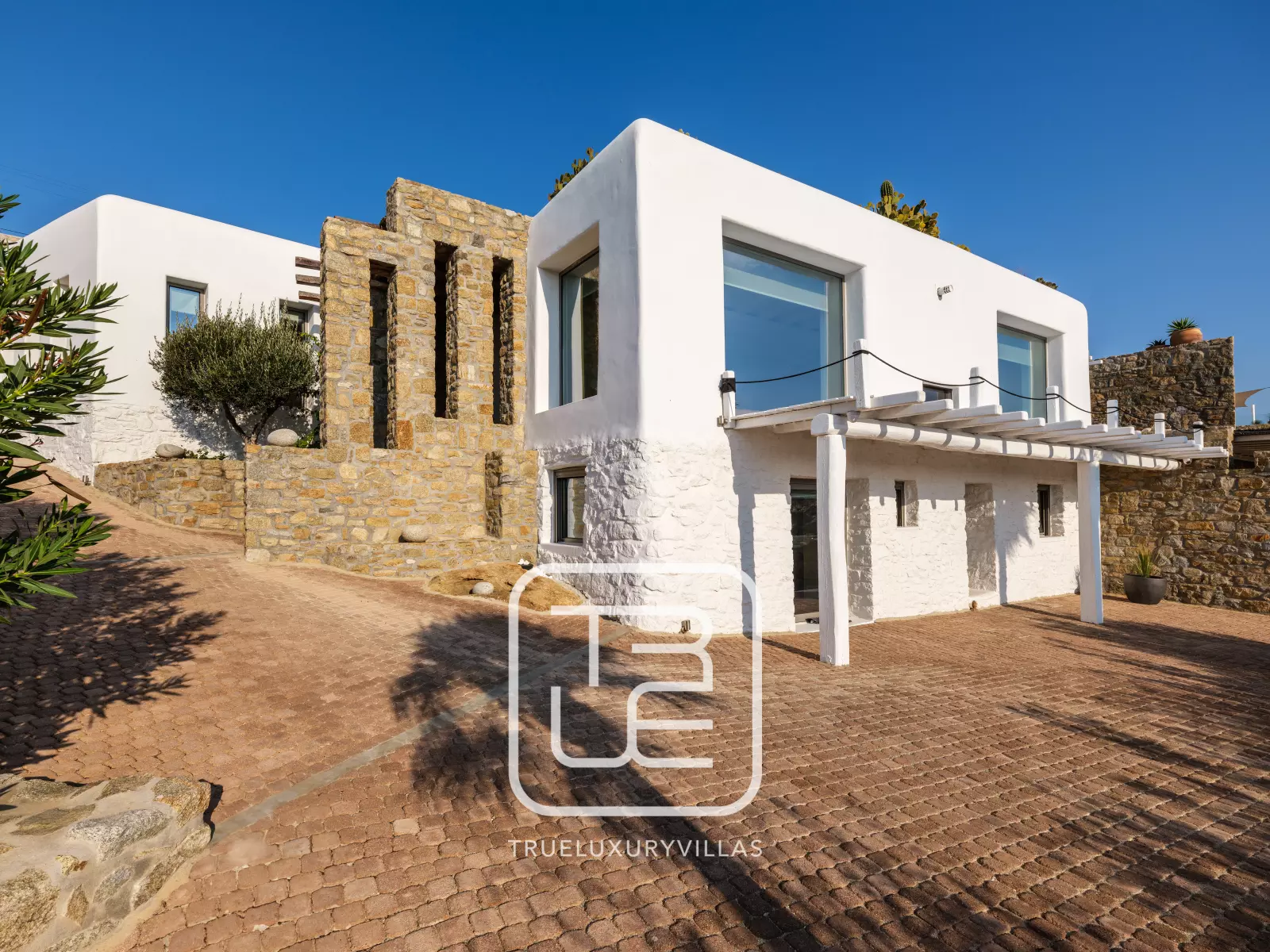 Lukas Estate