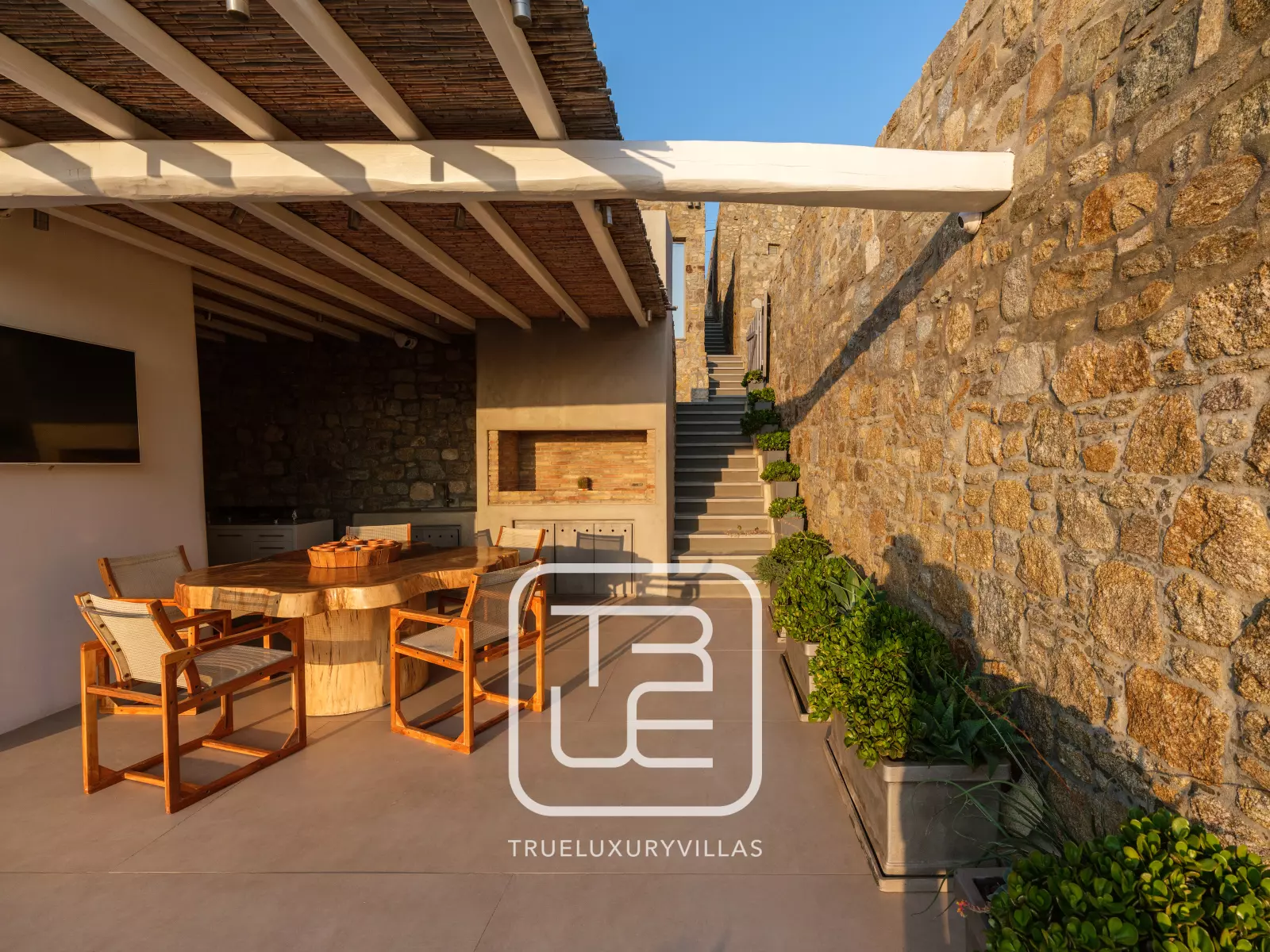 Lukas Estate