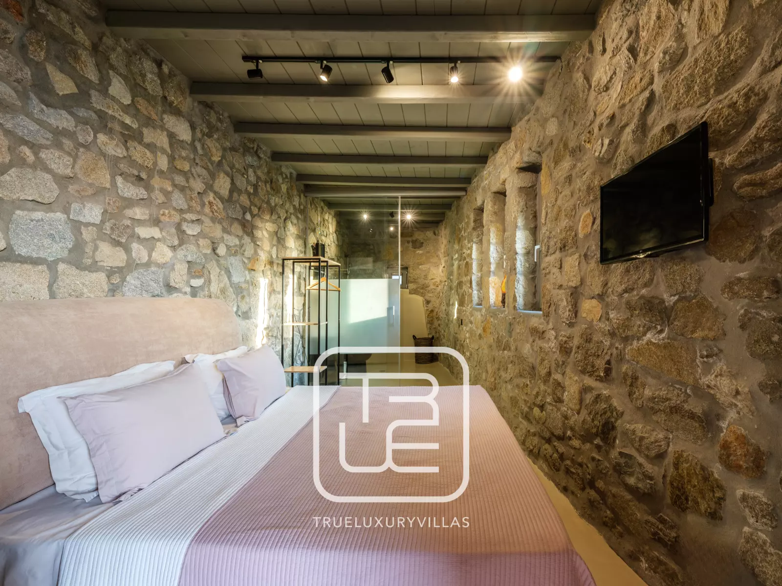Lukas Estate