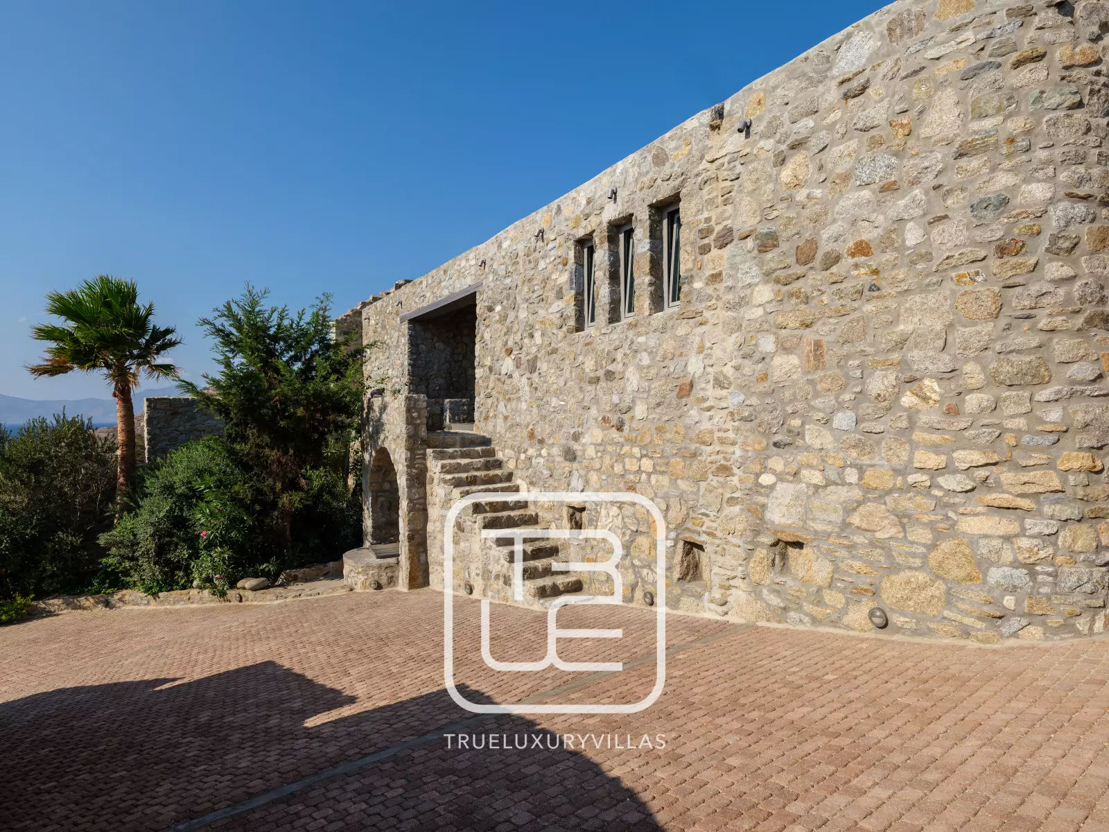 Lukas Estate