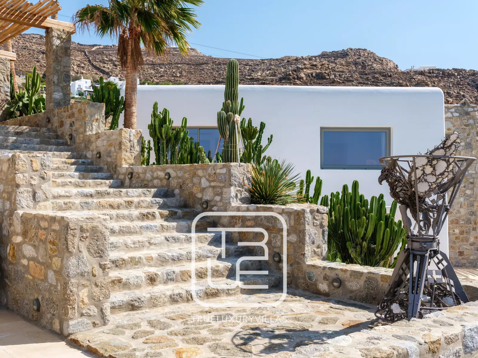 Lukas Estate