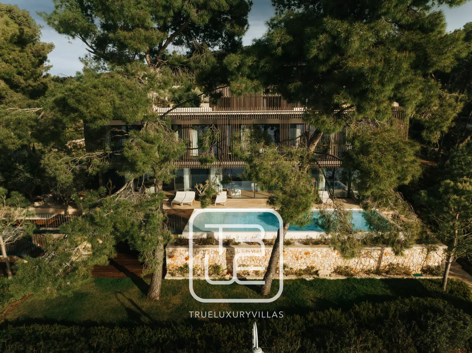 Villa Bay