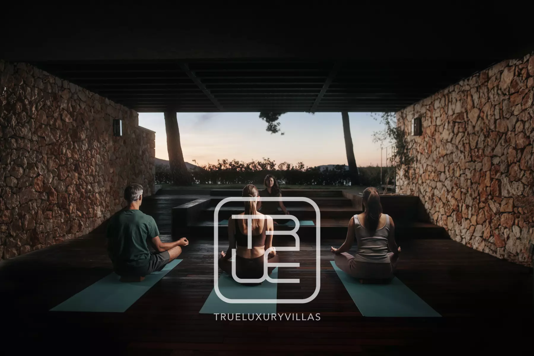 Villa Bay