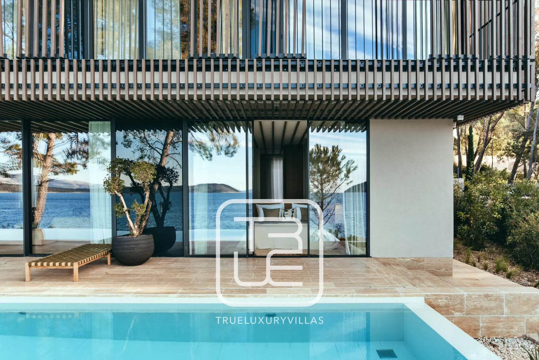 Villa Bay