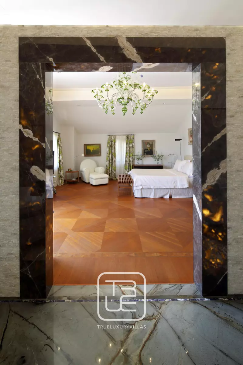 Villa Mira