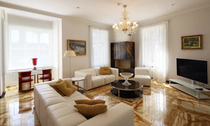 Villa Mira