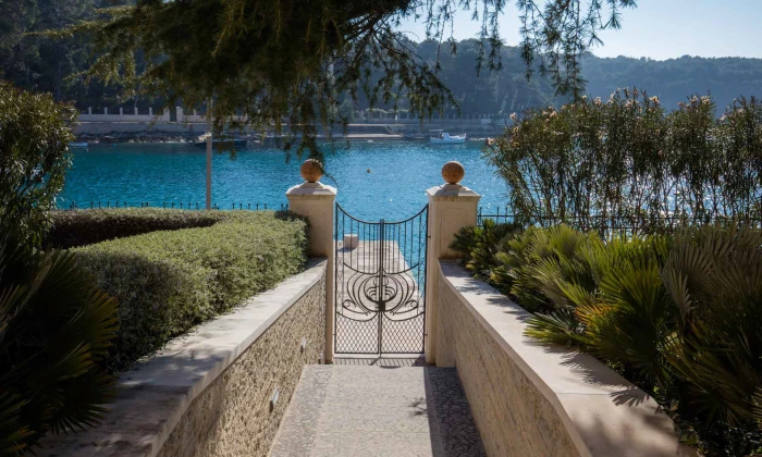 Villa Mira