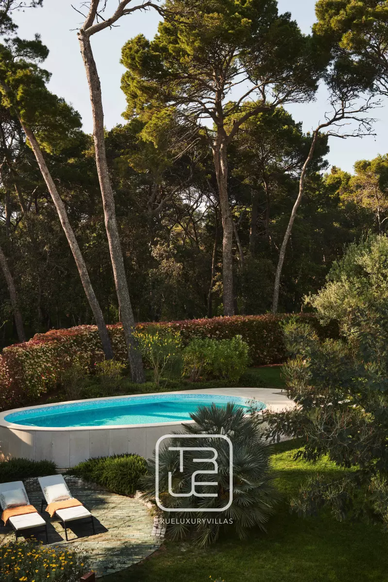 Villa Mira