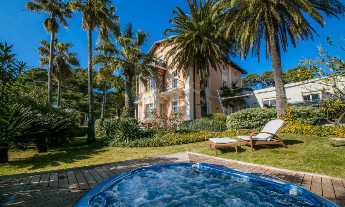 Villa Mira